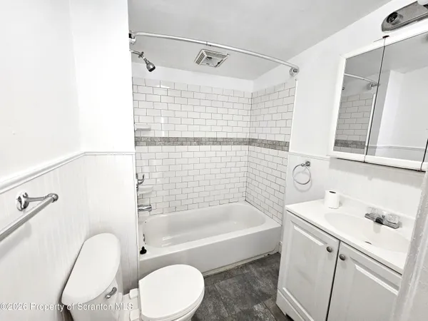 $1,250 | 907 Green Ridge Street, Scranton, PA 18509