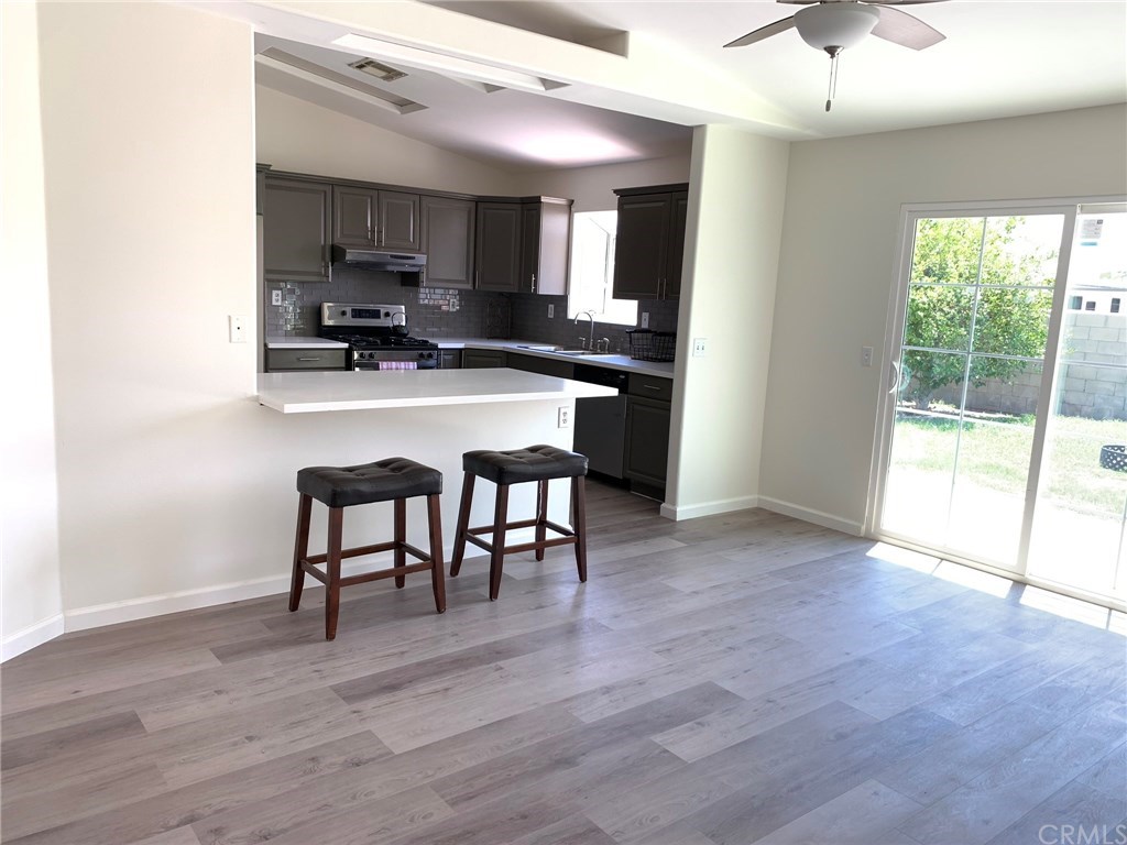 67145 Rango Road Cathedral City, CA 92234 - Photo 11 of 25 Familyroom_kitchen