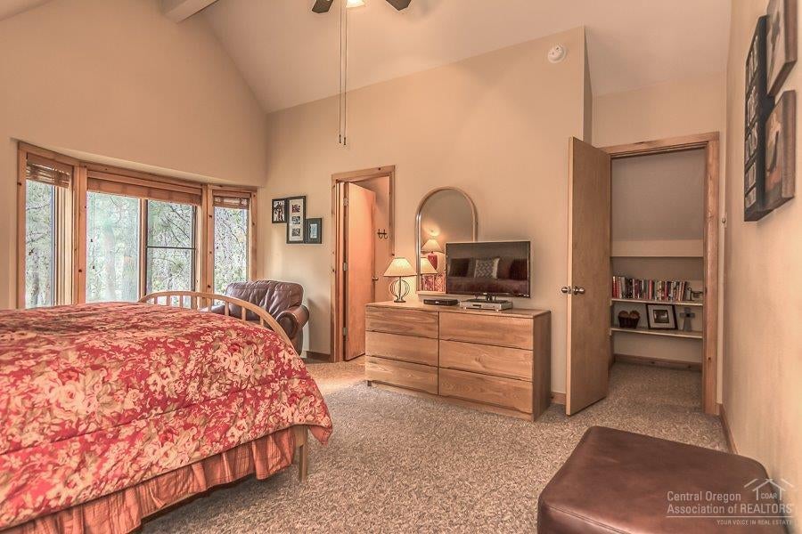 57529 Circle 4 Cabin Road Sunriver, OR 97707 - Photo 16 of 22 The Master Suite has a high vaulted ceil
