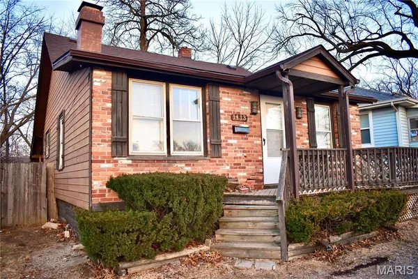 $1,255 | 1413 Milton Road, Alton, IL 62002