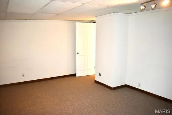 $1,255 | 1413 Milton Road, Alton, IL 62002