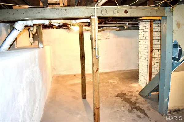 $1,255 | 1413 Milton Road, Alton, IL 62002