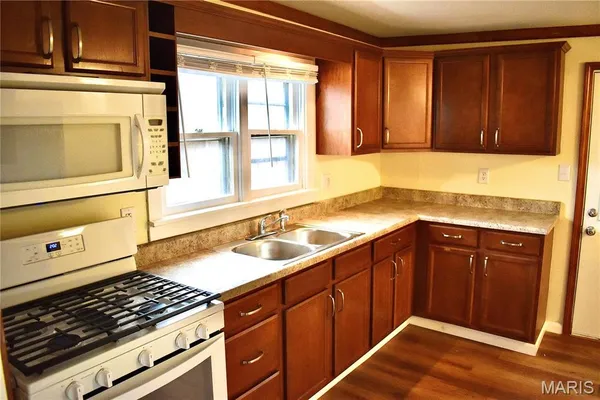 $1,255 | 1413 Milton Road, Alton, IL 62002