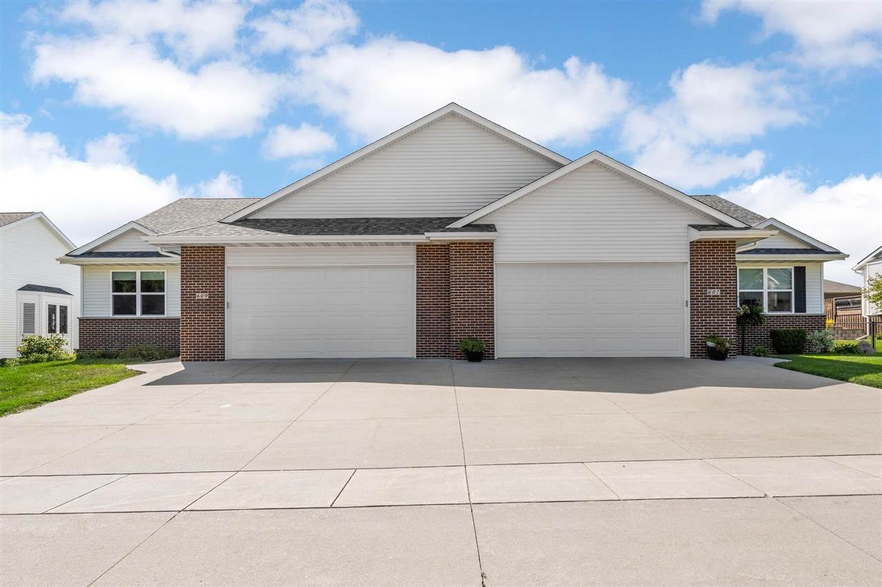 609 Rosedale Drive Center Point, IA 52213 - Photo 2 of 40 Gallery Image 2