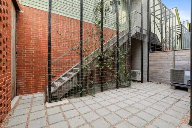 a view of a pathway along the building