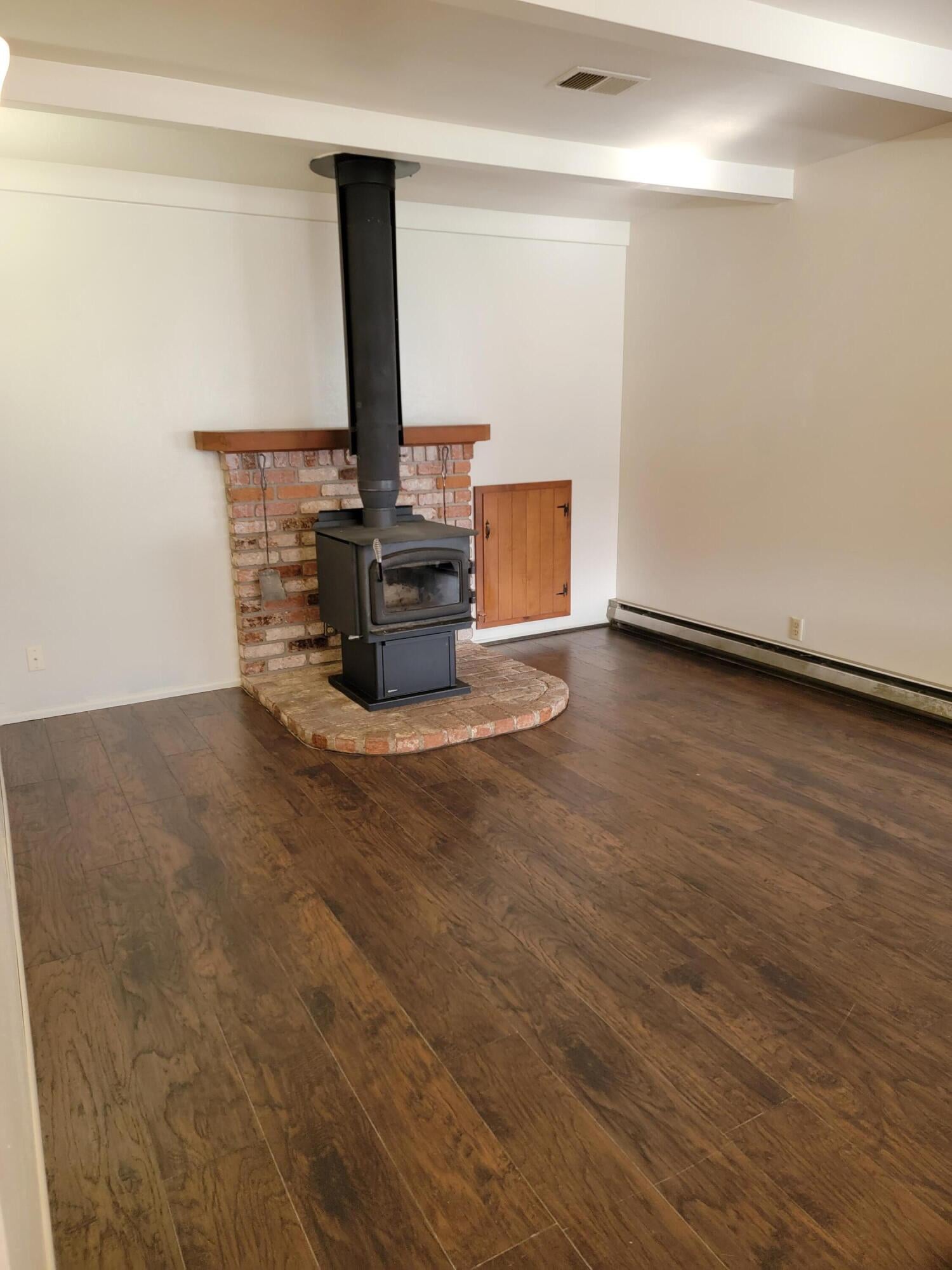 4154 Deer Creek Road Selma, OR 97538 - Photo 16 of 45 Family room w/wood stove