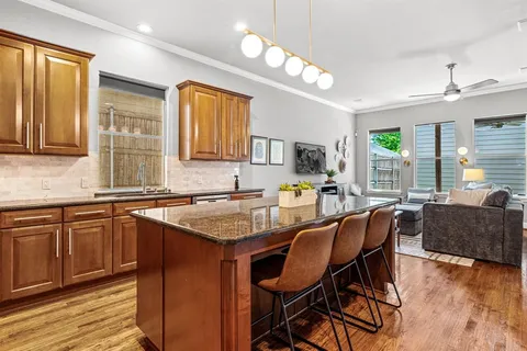 $499,000 | 1215 North Bishop Avenue, Dallas, TX 75208