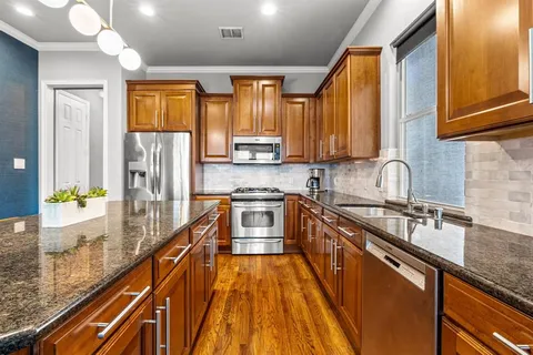 $499,000 | 1215 North Bishop Avenue, Dallas, TX 75208