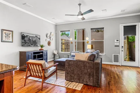 $499,000 | 1215 North Bishop Avenue, Dallas, TX 75208