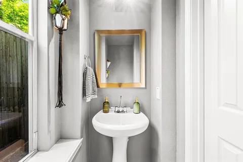 $499,000 | 1215 North Bishop Avenue, Dallas, TX 75208