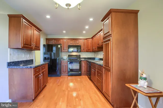 $330,000 | 5295 Winthrop Avenue, Mechanicsburg, PA 17050