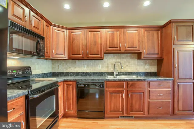 $330,000 | 5295 Winthrop Avenue, Mechanicsburg, PA 17050