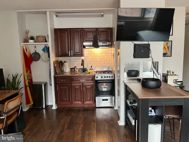 $129,000 | 2101-17 Chestnut Street, Unit 1706, Philadelphia, PA 19103