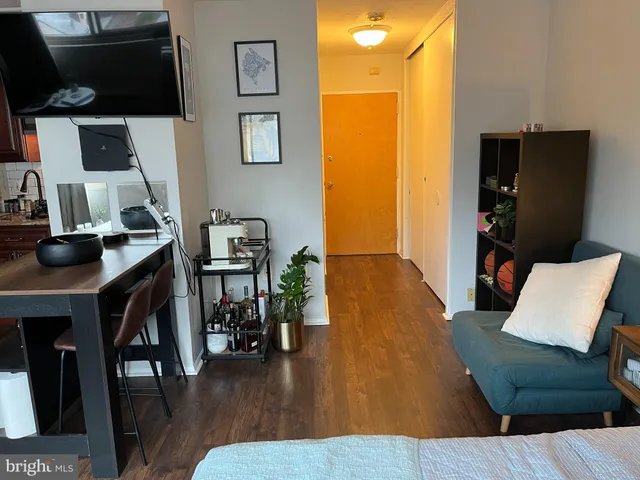 $129,000 | 2101-17 Chestnut Street, Unit 1706, Philadelphia, PA 19103