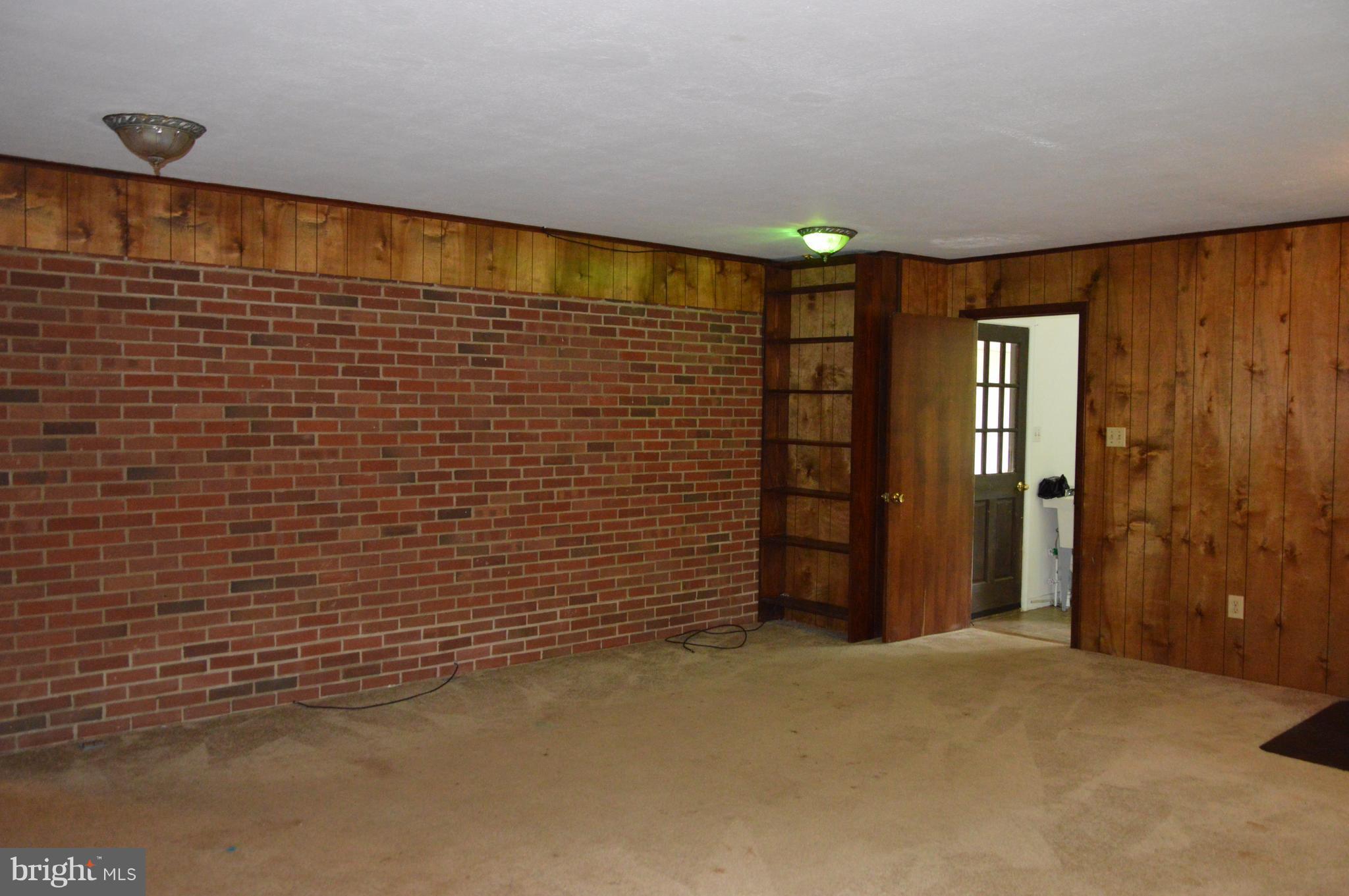 11420 Pleasant Vale Road Markham, VA 22643 - Photo 18 of 30 Family Room Brick Wall Feature