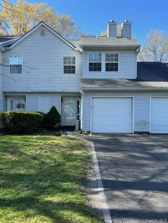$3,500 | 404 Sara Circle, Port Jefferson Station, NY 11776