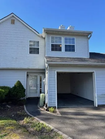 $3,500 | 404 Sara Circle, Port Jefferson Station, NY 11776