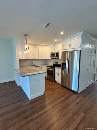 $3,500 | 404 Sara Circle, Port Jefferson Station, NY 11776