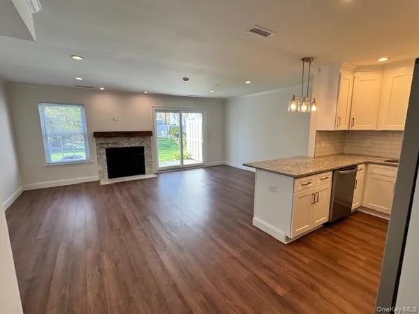 $3,500 | 404 Sara Circle, Port Jefferson Station, NY 11776