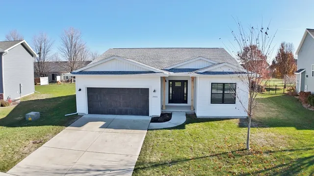 $375,000 | 2935 Glendale Lane, Normal, IL 61761