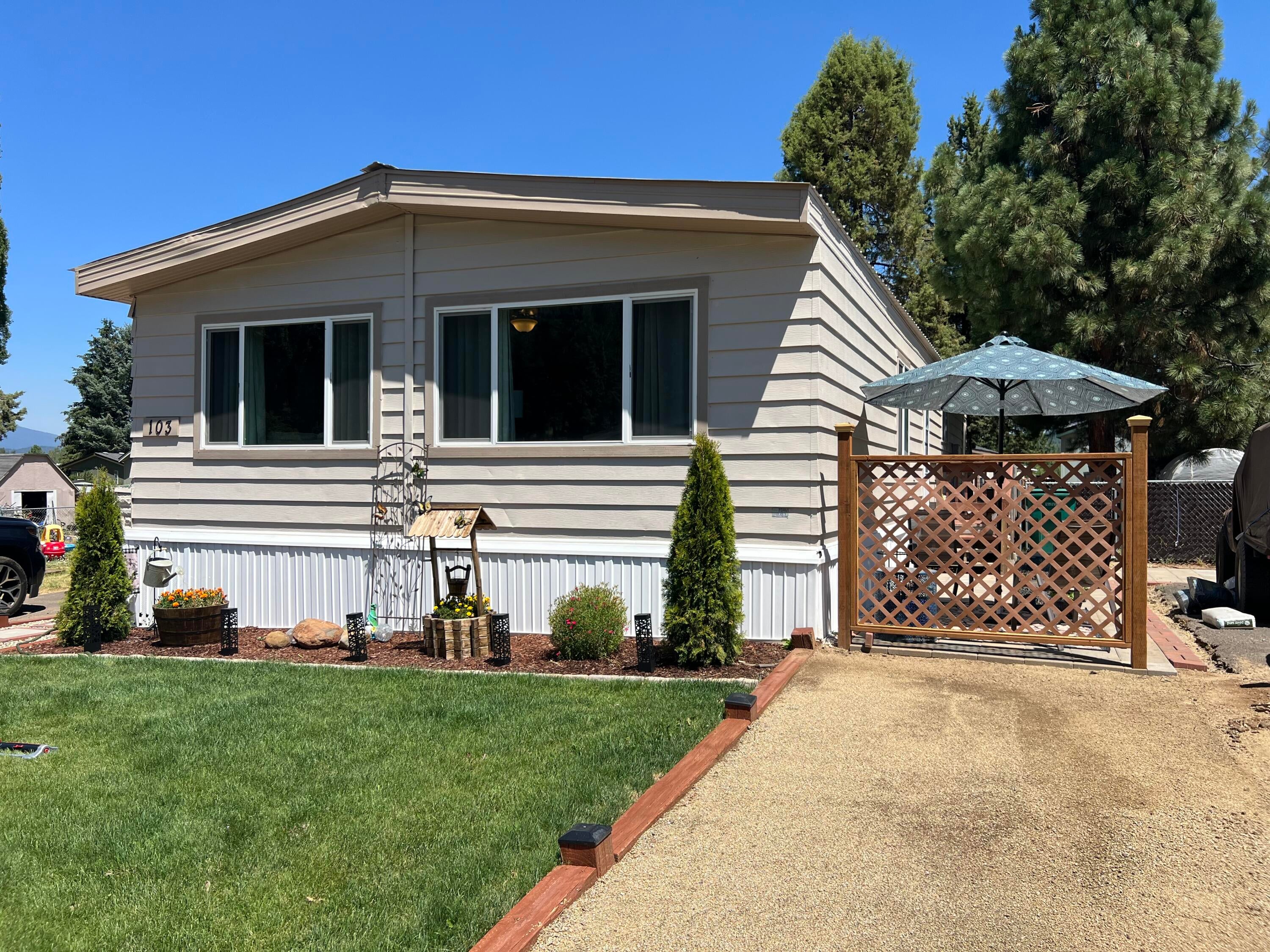4000 Round Lake Road, Unit 103 Klamath Falls, OR 97601 - Photo 2 of 34 IMG_3717