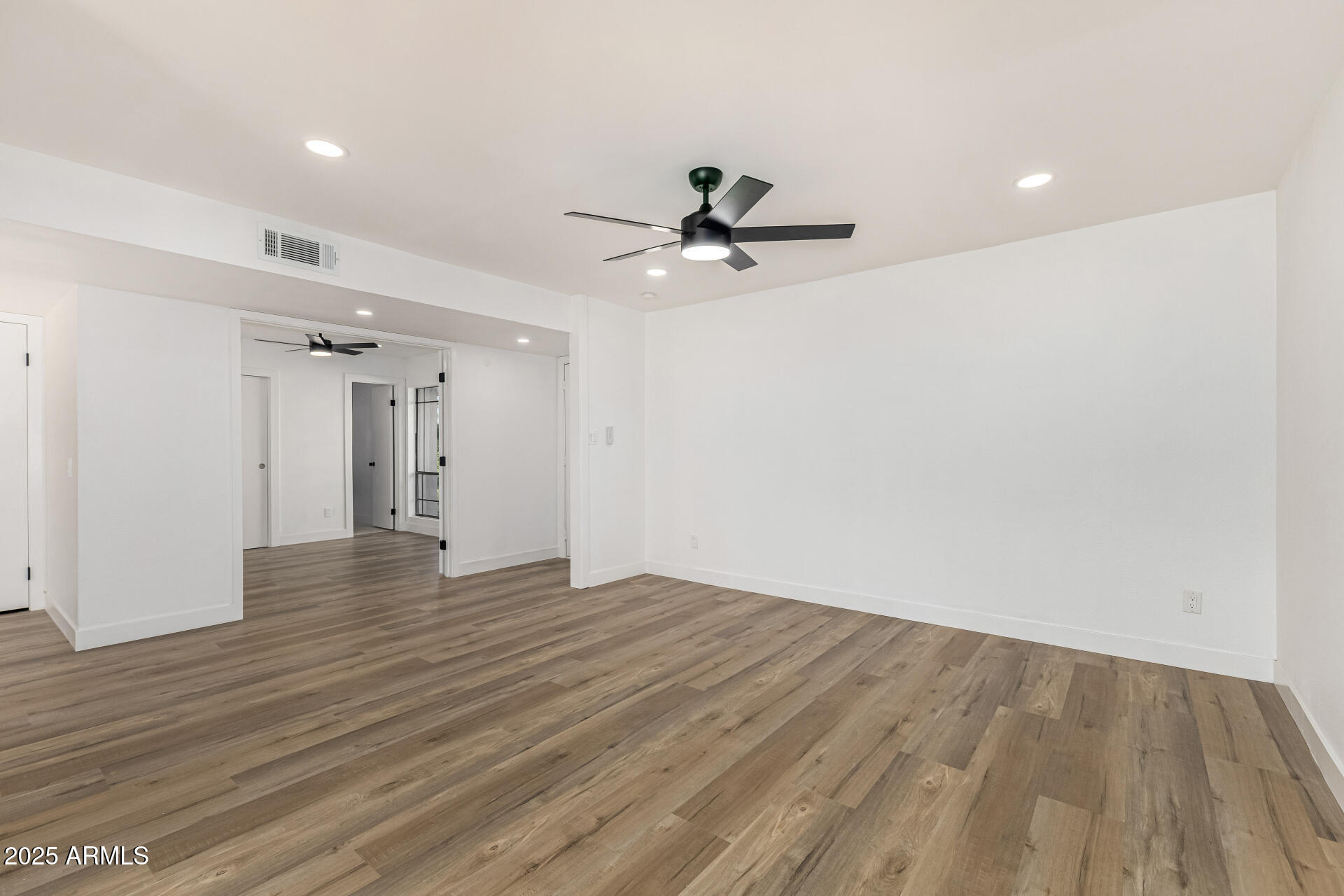 5207 North 24th Street, Unit 201 Phoenix, AZ 85016 - Photo 2 of 37 11-24th