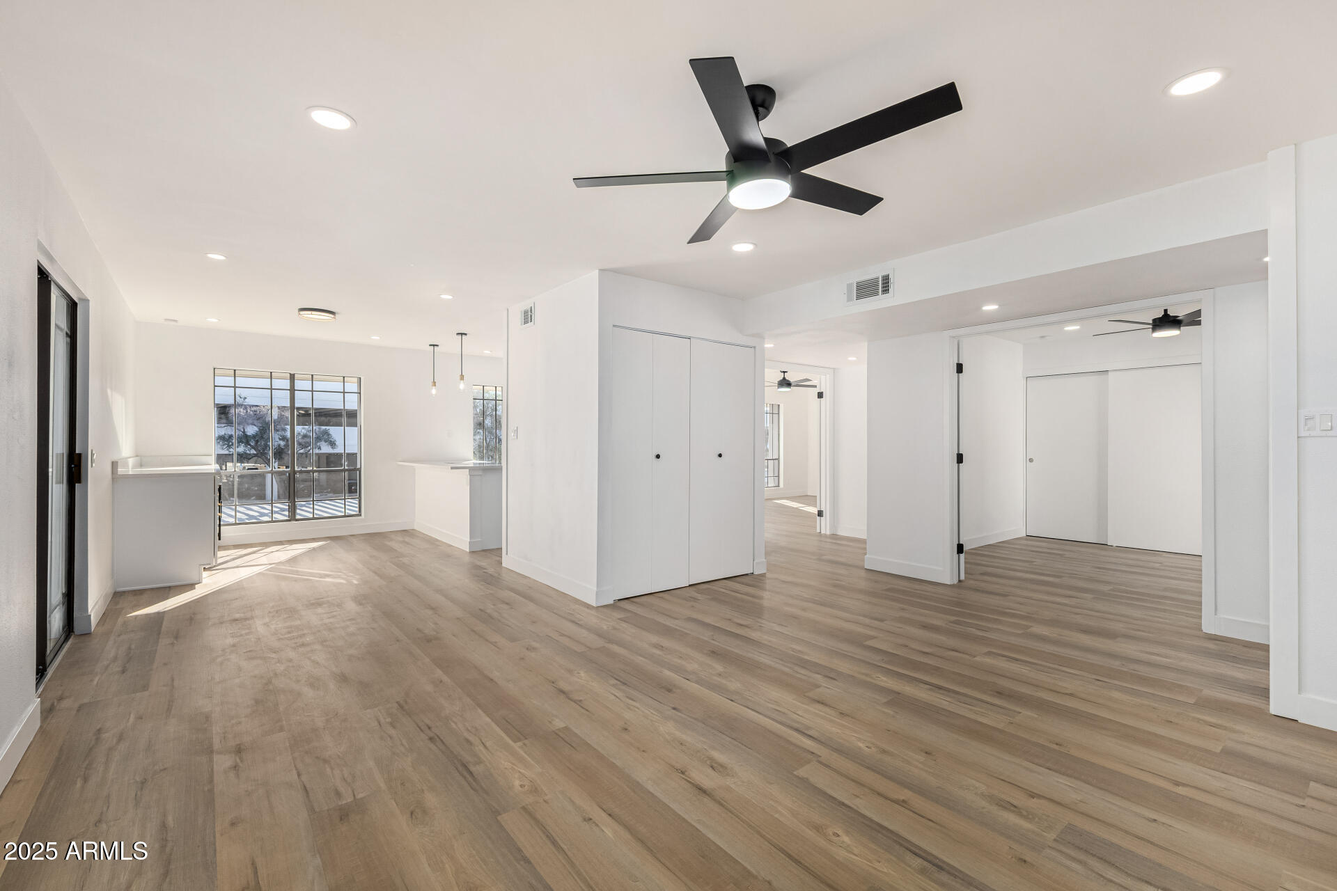 5207 North 24th Street, Unit 201 Phoenix, AZ 85016 - Photo 5 of 37 10-24th