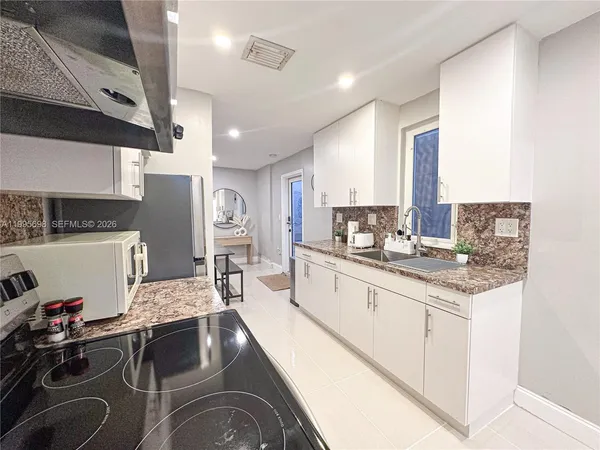 $3,275 | 174 Northeast 55th Street, Unit 1, Miami, FL 33137