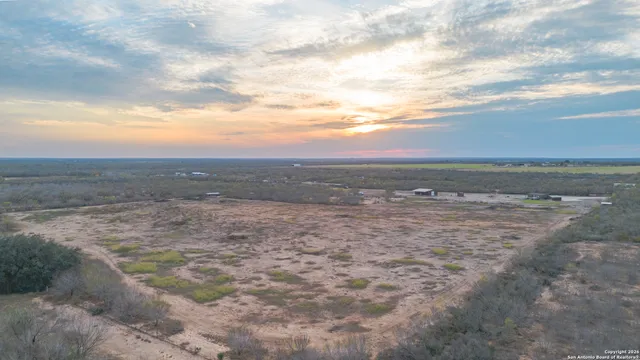 $550,000 | 300 Private Road 2743, Moore, TX 78057