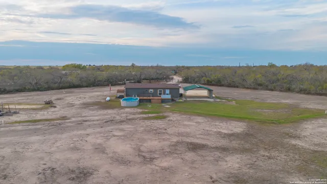 $550,000 | 300 Private Road 2743, Moore, TX 78057
