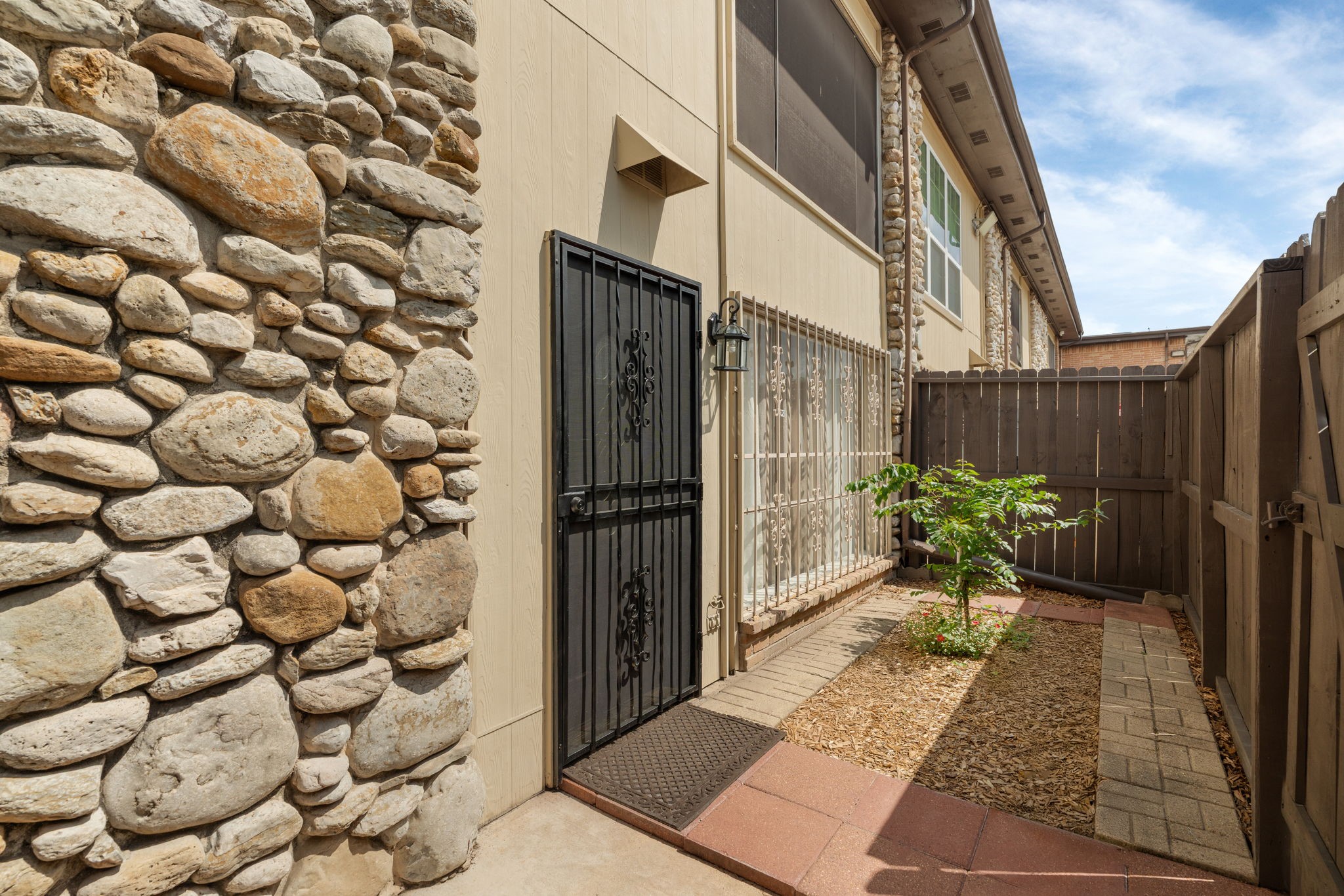 7047 Bissonnet Street, Unit 68 Houston, TX 77074 - Photo 1 of 21