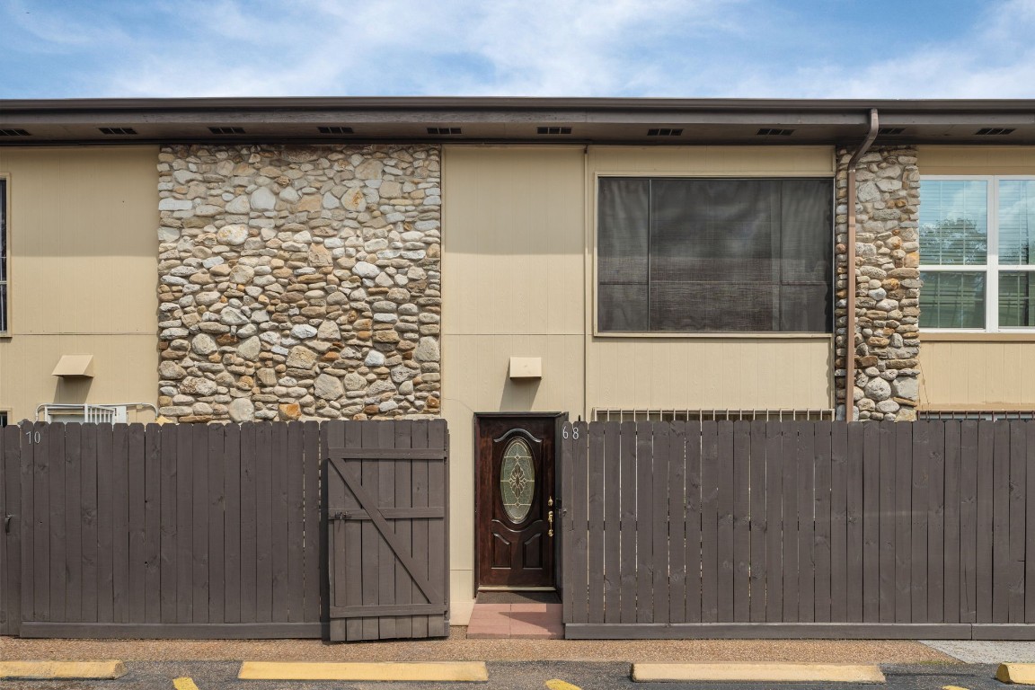 7047 Bissonnet Street, Unit 68 Houston, TX 77074 - Photo 2 of 21