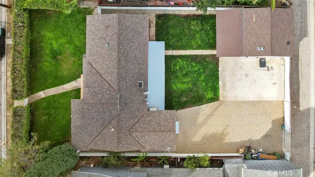 an aerial view of a house having yard