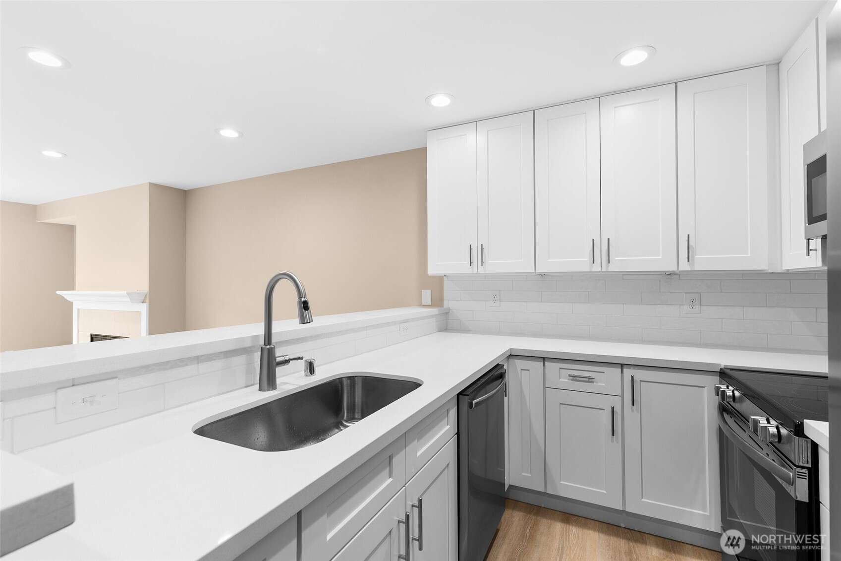 2000 West Barrett Street, Unit 202 Seattle, WA 98199 - Photo 12 of 24