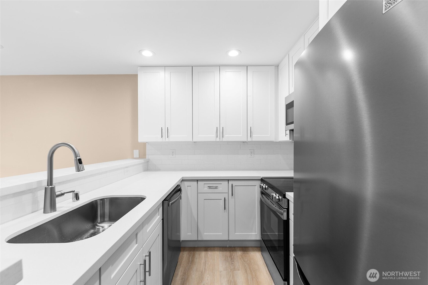 2000 West Barrett Street, Unit 202 Seattle, WA 98199 - Photo 13 of 24