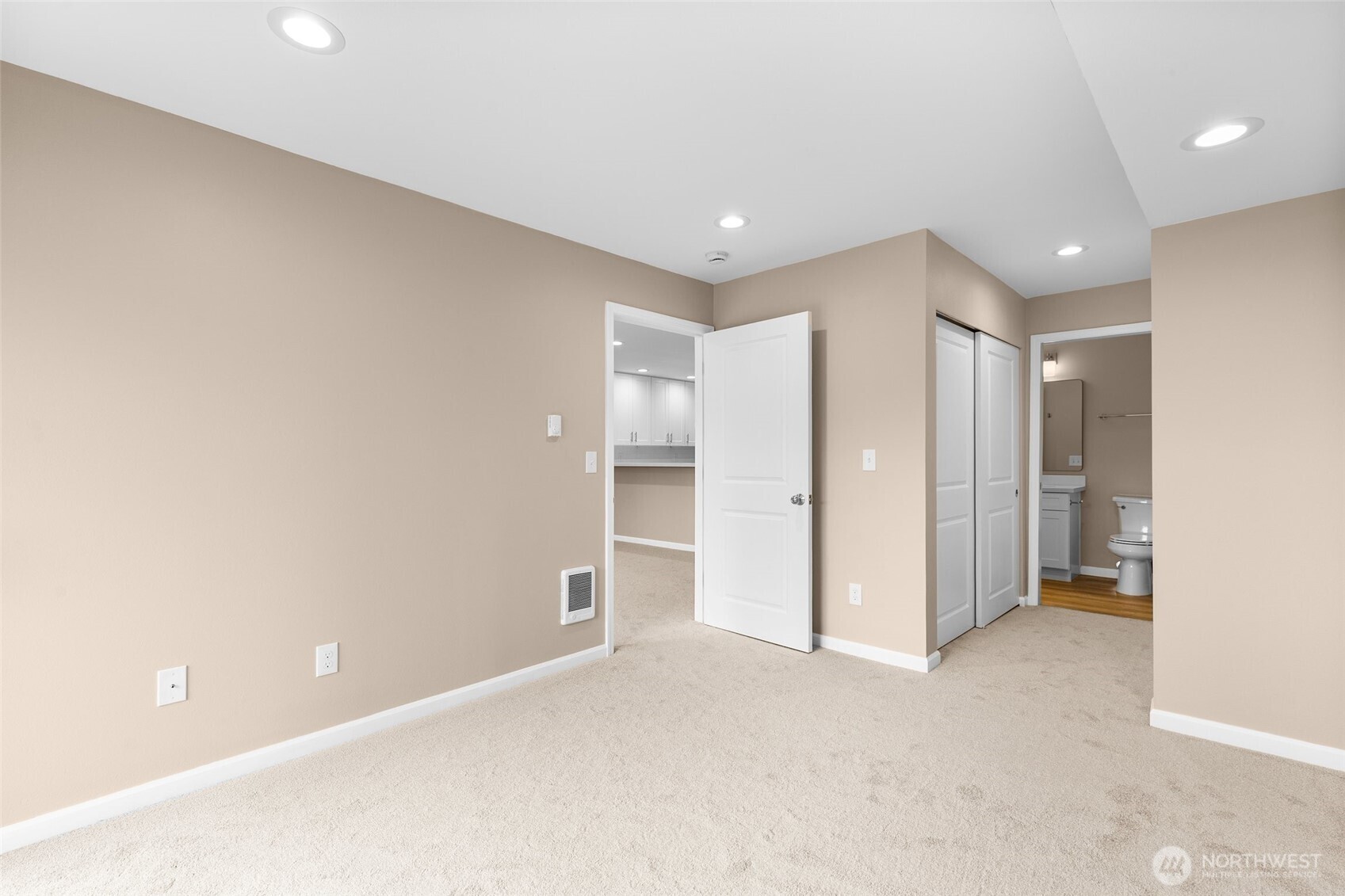 2000 West Barrett Street, Unit 202 Seattle, WA 98199 - Photo 16 of 24