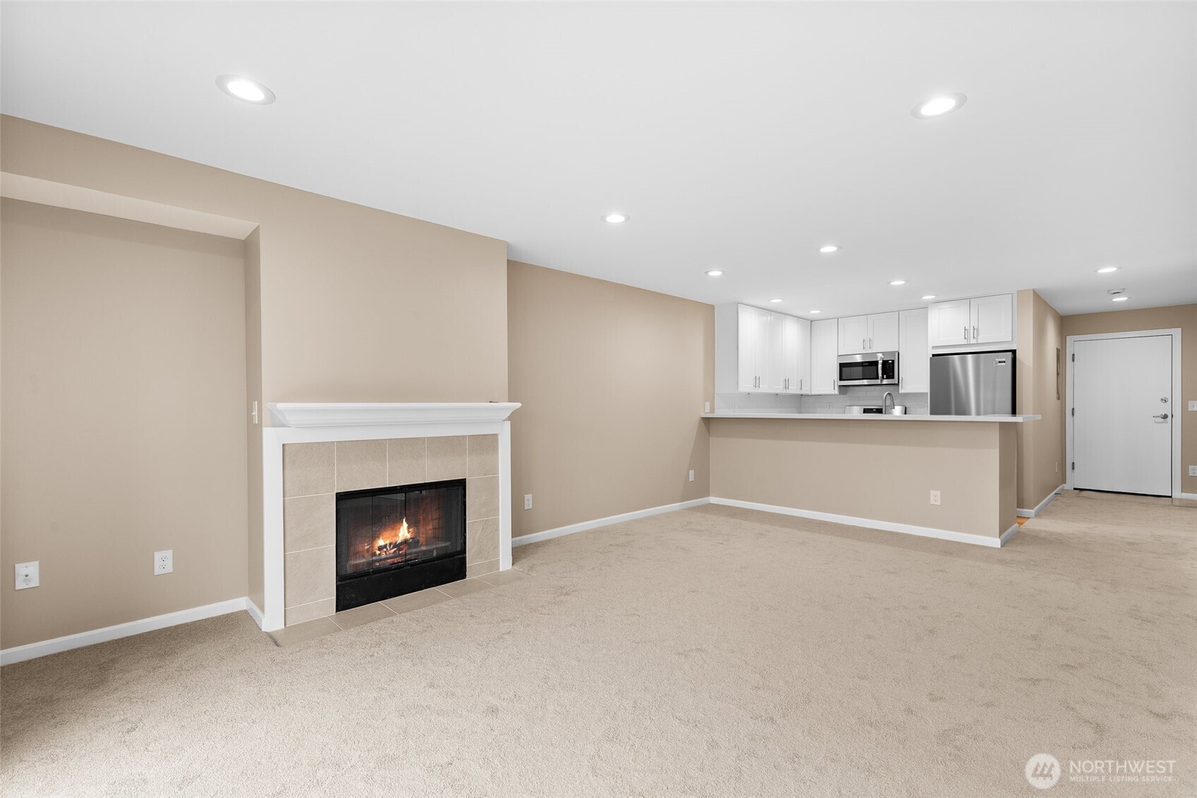 2000 West Barrett Street, Unit 202 Seattle, WA 98199 - Photo 3 of 24