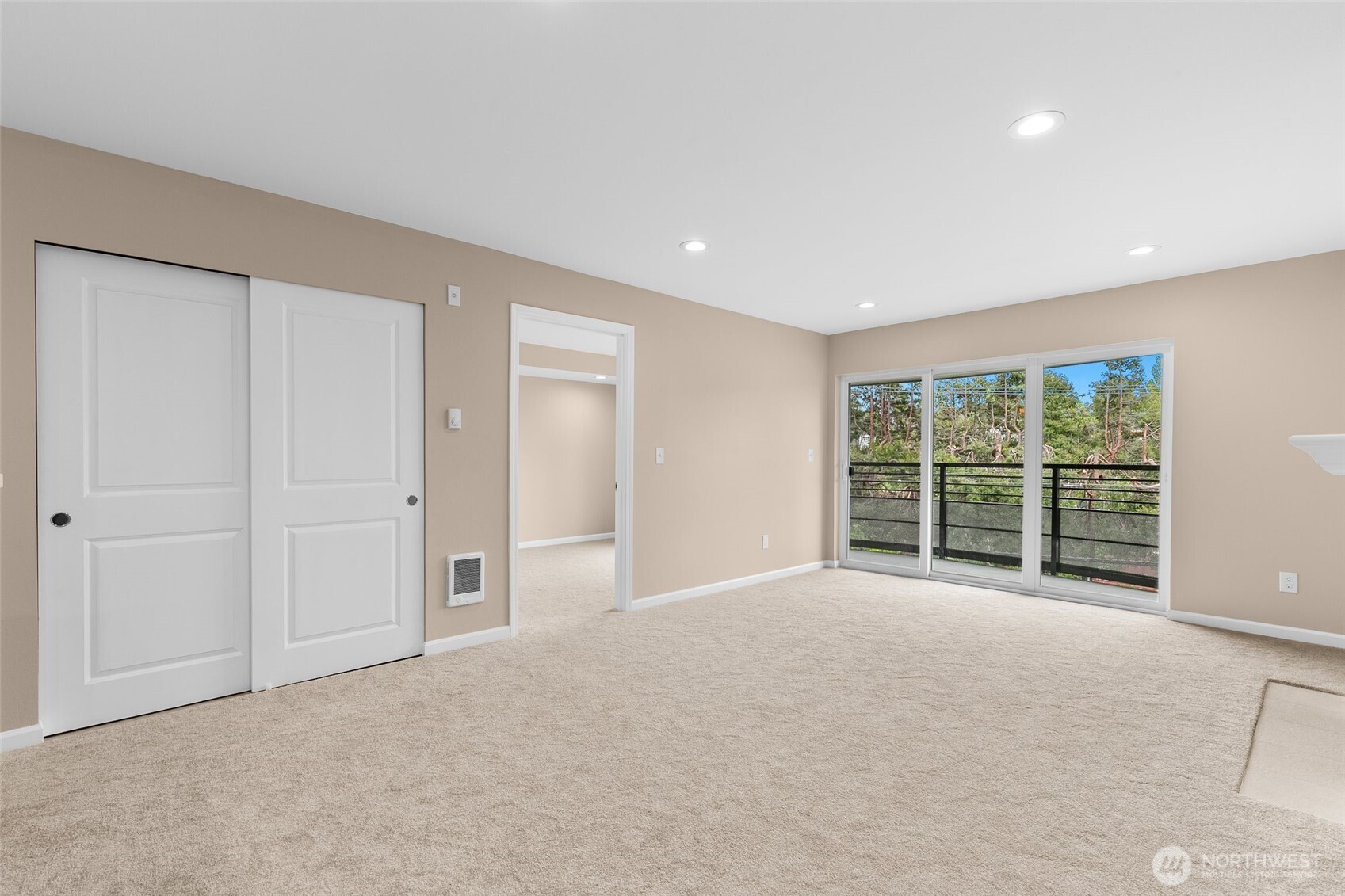 2000 West Barrett Street, Unit 202 Seattle, WA 98199 - Photo 4 of 24