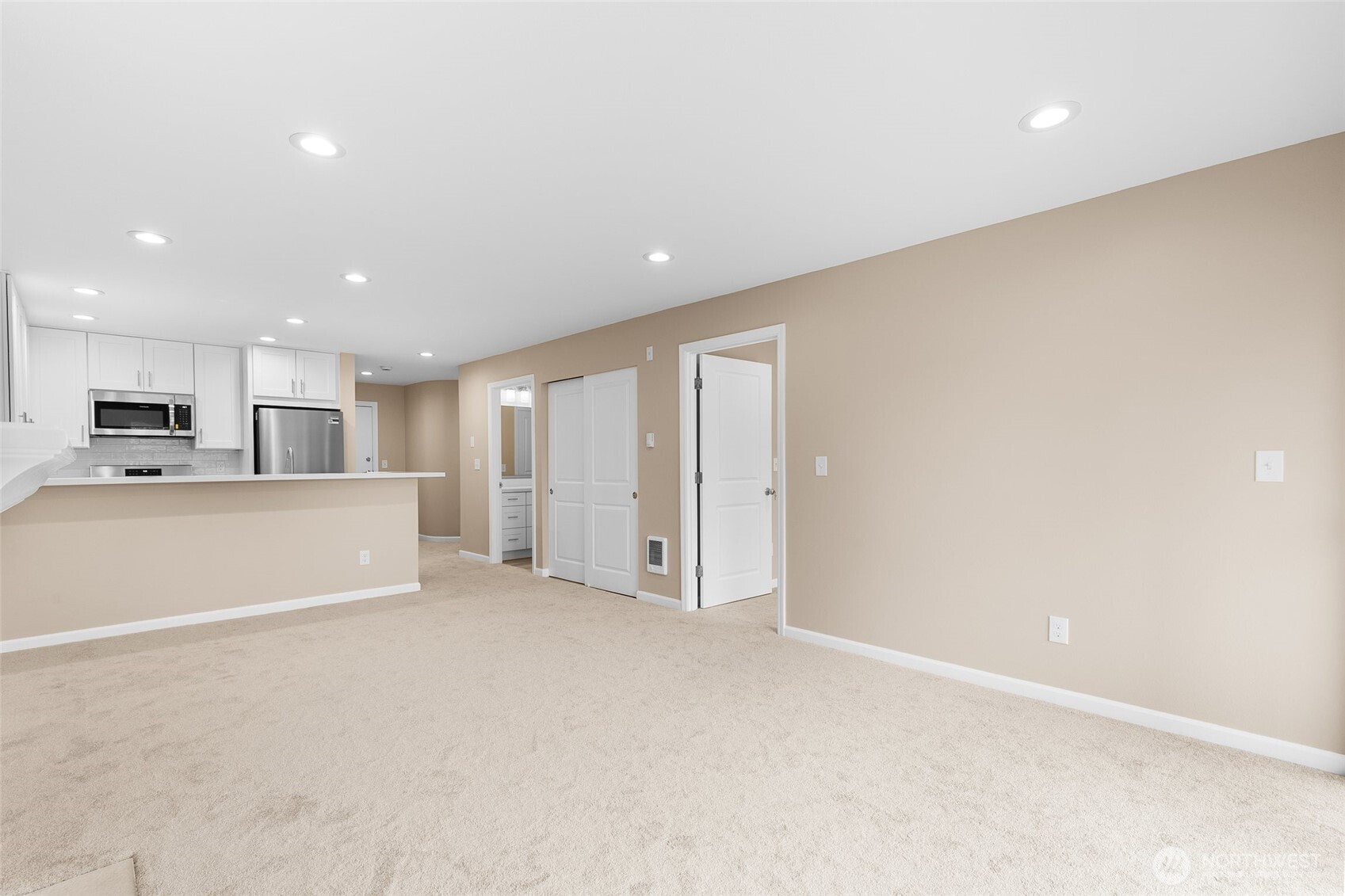 2000 West Barrett Street, Unit 202 Seattle, WA 98199 - Photo 7 of 24