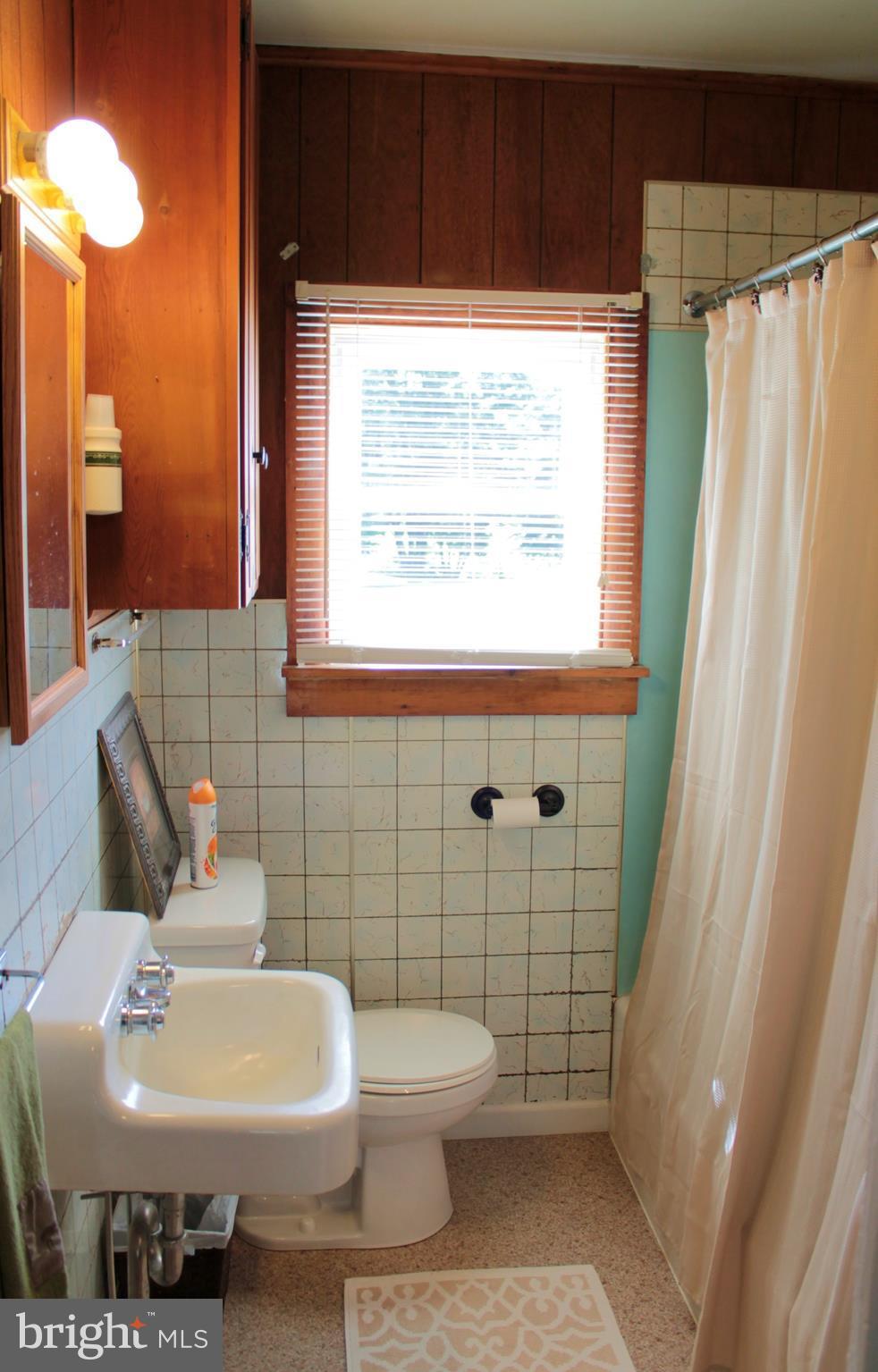 16027 Broadfording Road Clear Spring, MD 21722 - Photo 22 of 30 Main Floor Full Bath
