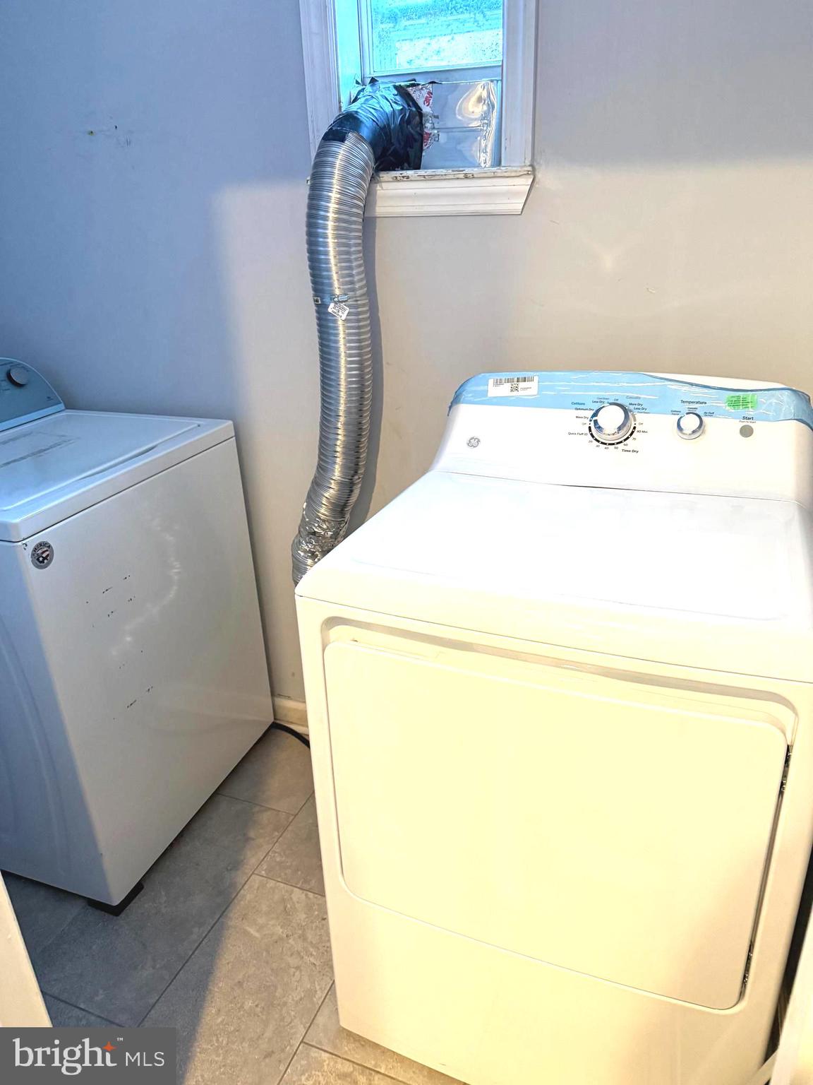 1512 West Shunk Street Philadelphia, PA 19145 - Photo 10 of 10 a utility room with dryer and washer