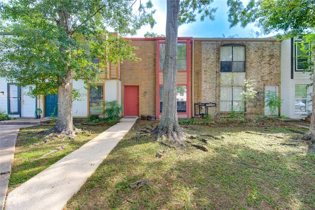 $1,400 | 2420 Miramar Court, Unit 2420, Seabrook, TX 77586