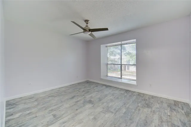 a view of a livingroom with a ceiling fan & a ceiling fan