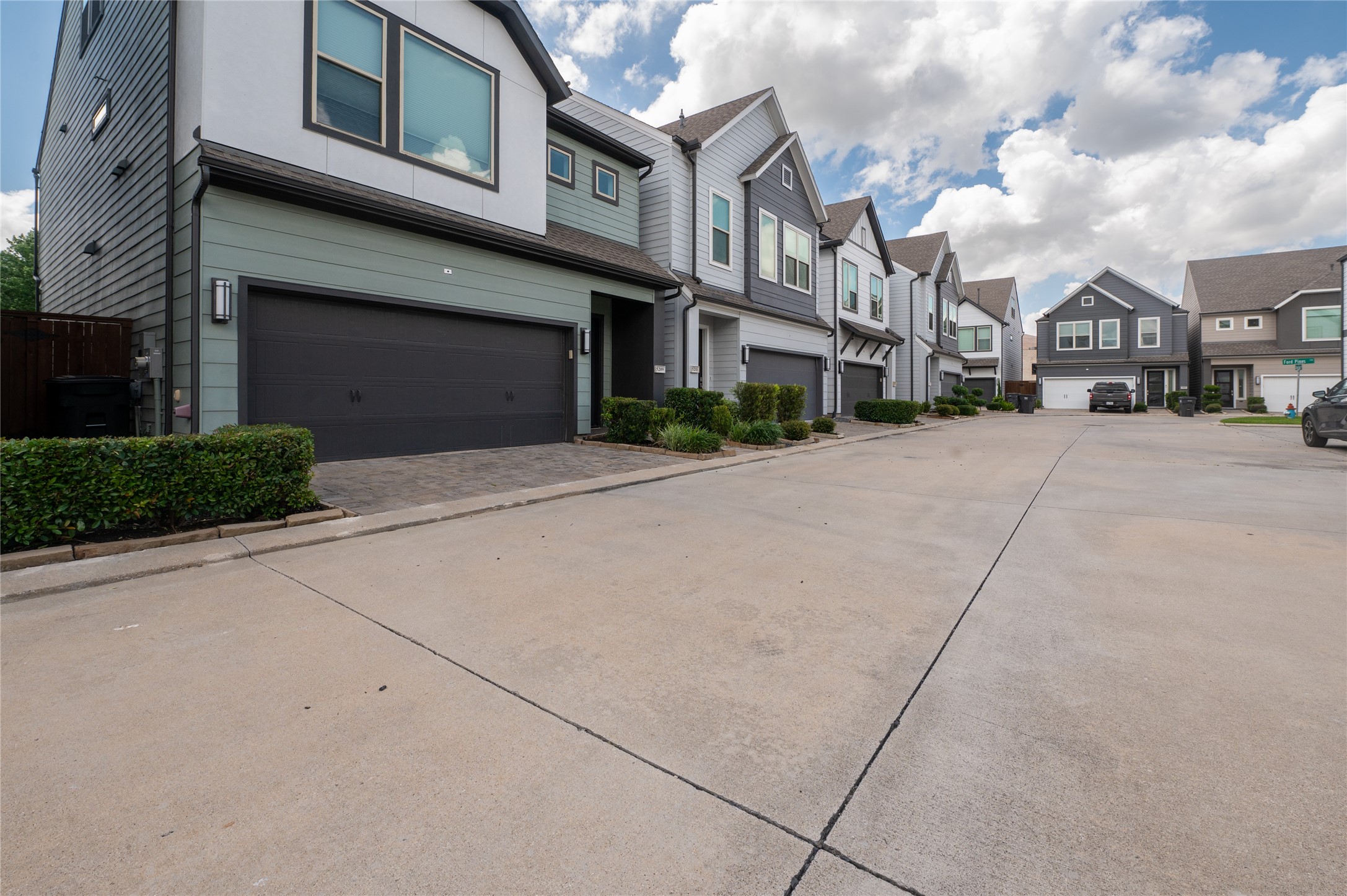 963 Lilly Flower Lane Houston, TX 77091 - Photo 25 of 28 Community double wide shared driveway