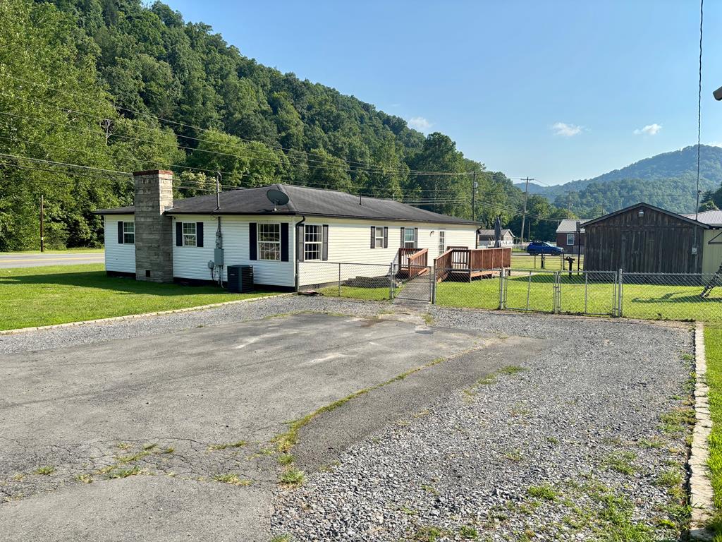 489 Kopperston Road Oceana, WV 24870 - Photo 9 of 38 Gallery Image 9