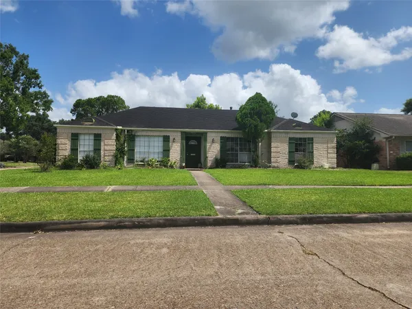 $2,300 | 7903 Sharpview Drive, Houston, TX 77036