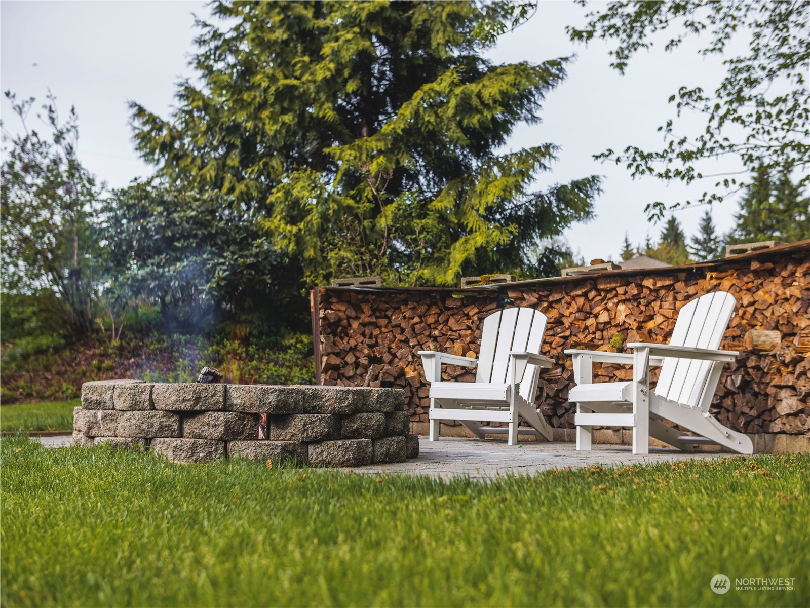 7801 Westlund Road Arlington, WA 98223 - Photo 26 of 39 a balcony with furniture and garden