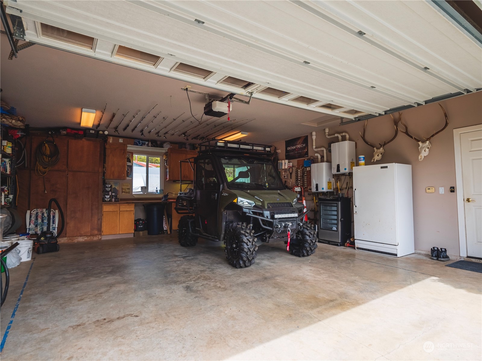 7801 Westlund Road Arlington, WA 98223 - Photo 38 of 39 a view of a room with gym equipment