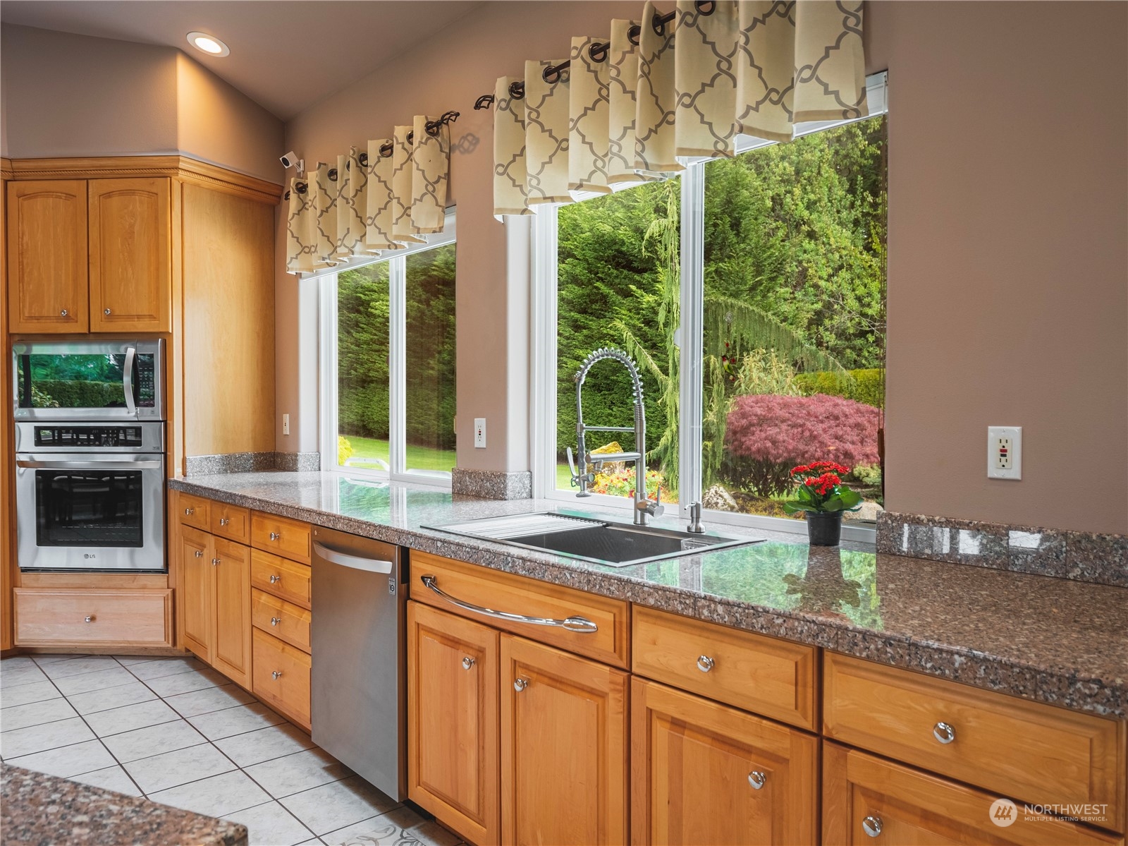 7801 Westlund Road Arlington, WA 98223 - Photo 6 of 39 a kitchen with stainless steel appliances granite countertop a sink and a counter space