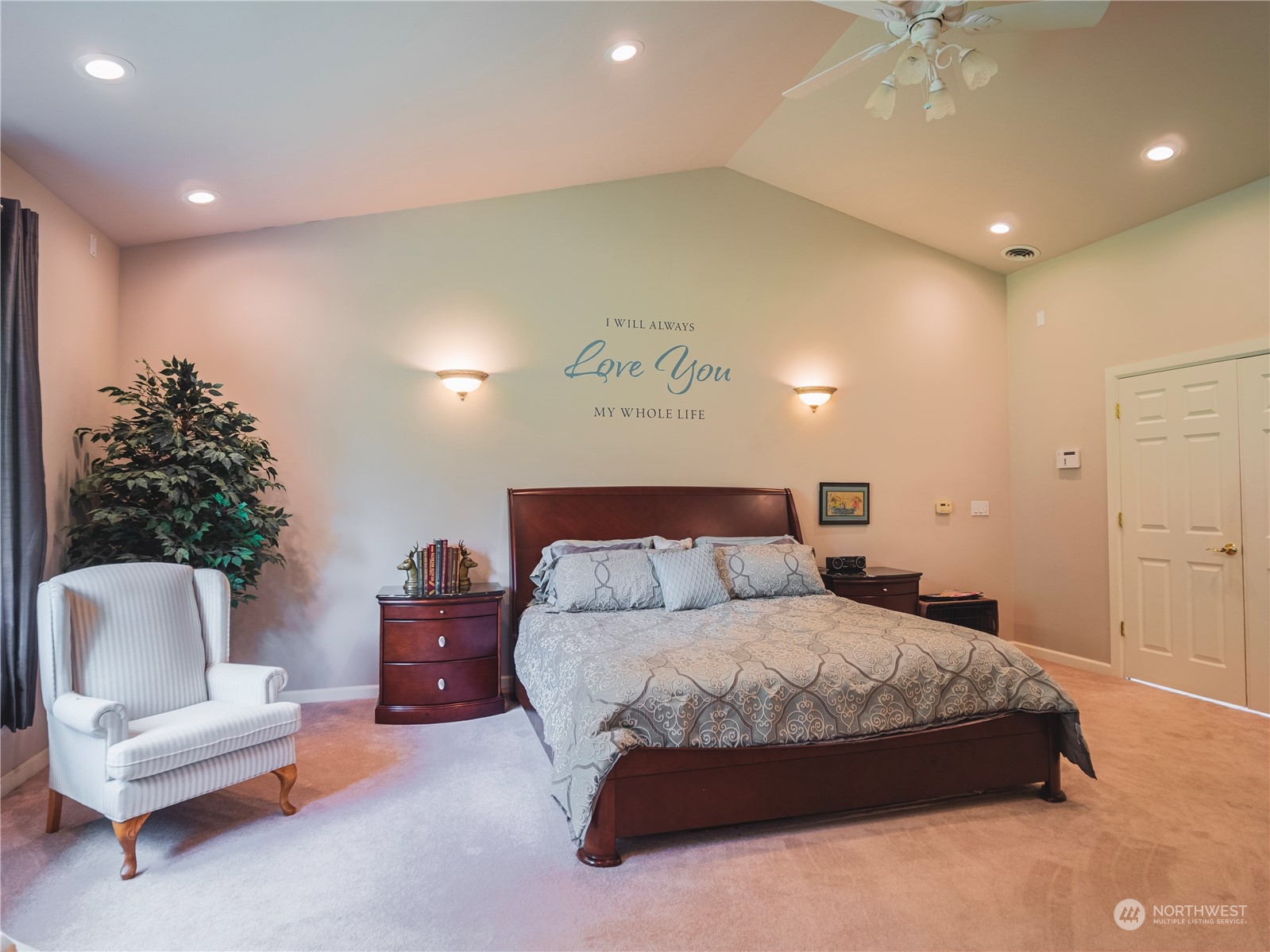 7801 Westlund Road Arlington, WA 98223 - Photo 10 of 39 a spacious bedroom with a bed and a couch